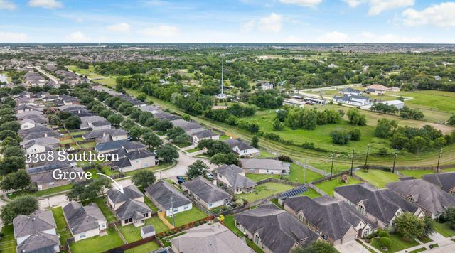 3308 Southern Grove Lane, Pearland, TX 77584