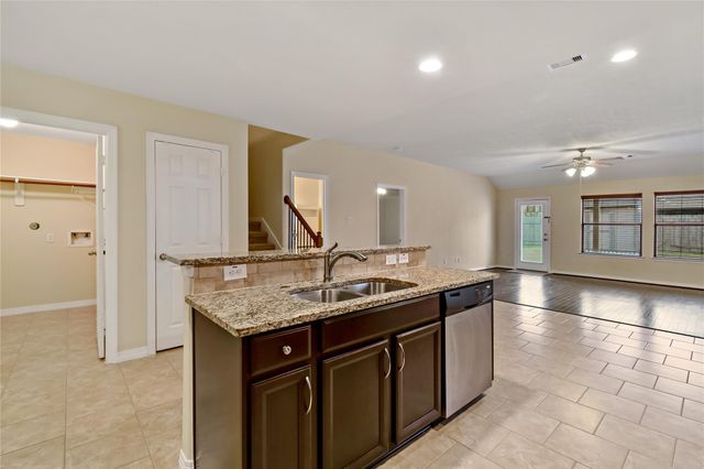 3308 Southern Grove Lane, Pearland, TX 77584