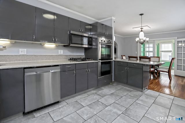 29 Parkway Drive, Stratford, CT 06614