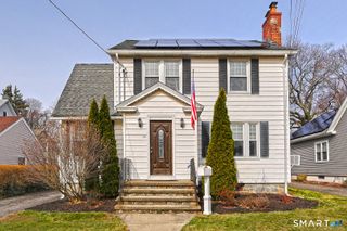 29 Parkway Drive, Stratford, CT 06614