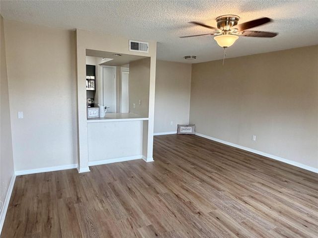 1516 Bay Area Boulevard G6, Houston, TX 77058