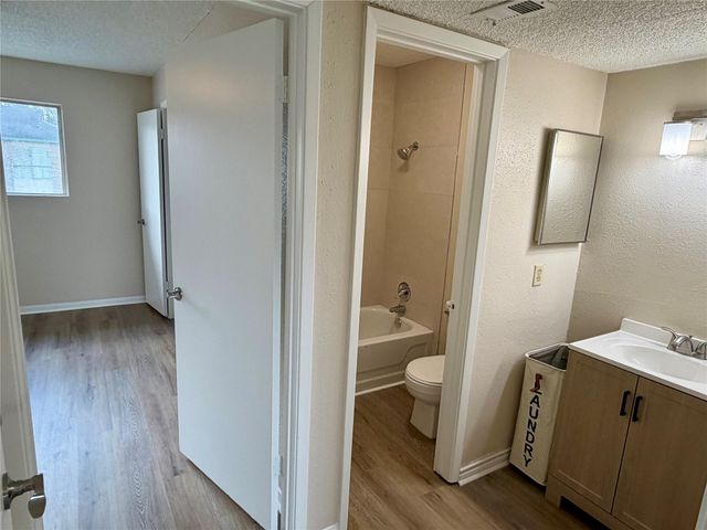 1516 Bay Area Boulevard G6, Houston, TX 77058