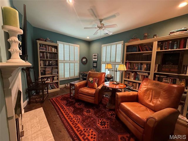450 E Lockwood Avenue 206, Webster Groves, MO 63119