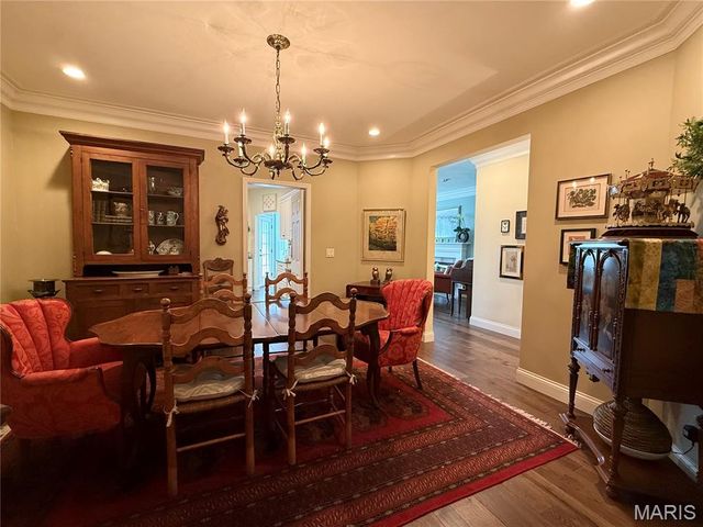 450 E Lockwood Avenue 206, Webster Groves, MO 63119