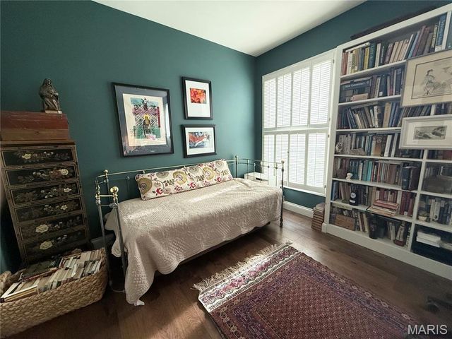 450 E Lockwood Avenue 206, Webster Groves, MO 63119