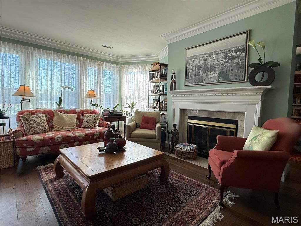 450 E Lockwood Avenue 206, Webster Groves, MO 63119