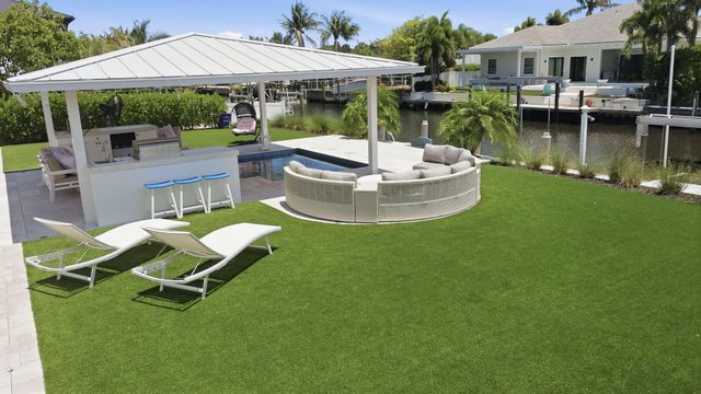 16 LEEWARD Circle, Tequesta, FL 33469