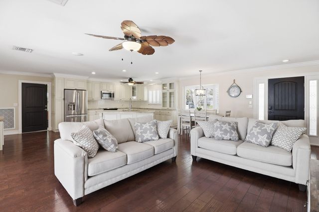 16 LEEWARD Circle, Tequesta, FL 33469
