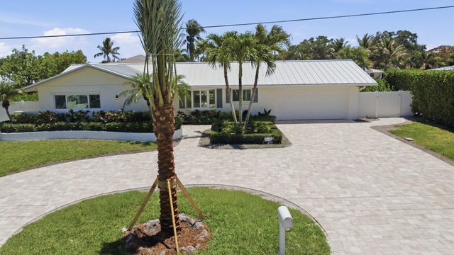 16 LEEWARD Circle, Tequesta, FL 33469