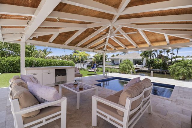 16 LEEWARD Circle, Tequesta, FL 33469