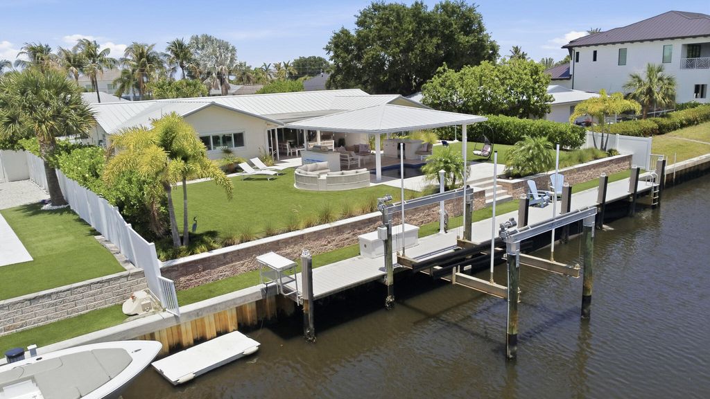 16 LEEWARD Circle, Tequesta, FL 33469