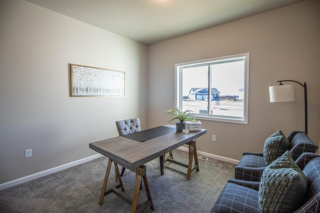 7102 65th Street S, Horace, ND 58047