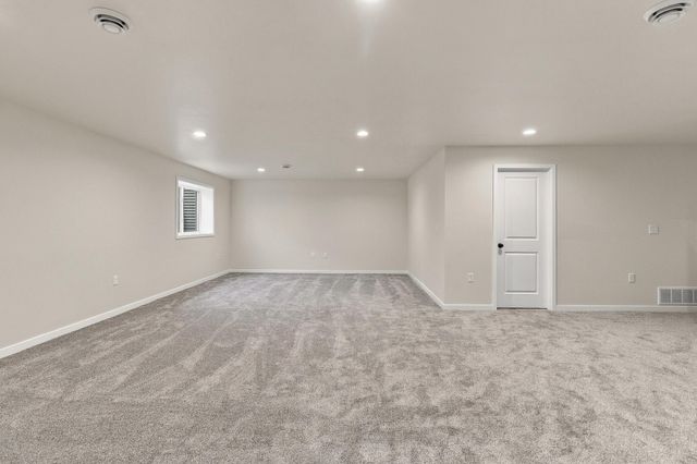 7102 65th Street S, Horace, ND 58047