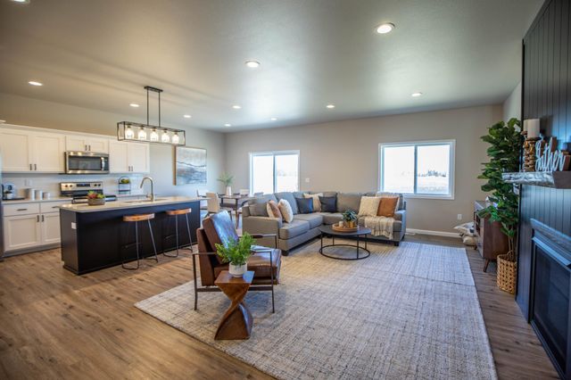7102 65th Street S, Horace, ND 58047
