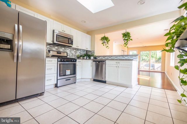 9010 3RD ST, Lanham, MD 20706