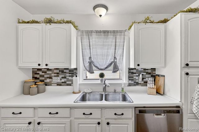 5501 Potter Road, Flint, MI 48506