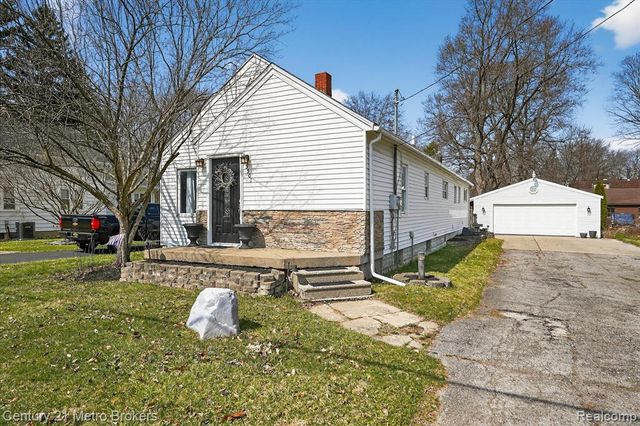 5501 Potter Road, Flint, MI 48506