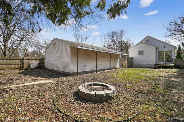 5501 Potter Road, Flint, MI 48506
