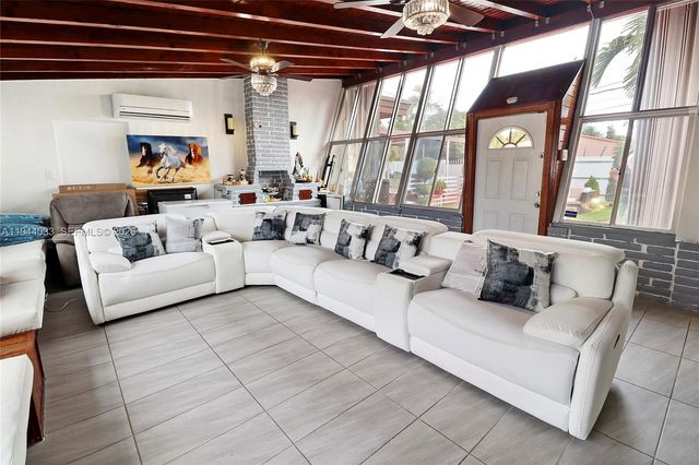 591 SE 5th St, Hialeah, FL 33010