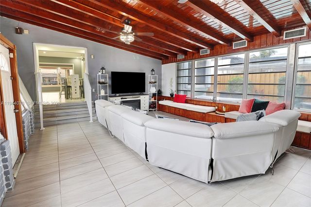 591 SE 5th St, Hialeah, FL 33010