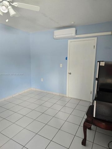 591 SE 5th St, Hialeah, FL 33010