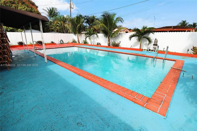 591 SE 5th St, Hialeah, FL 33010