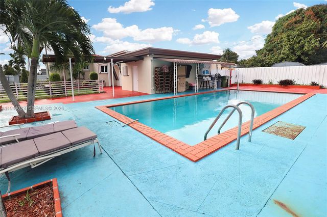 591 SE 5th St, Hialeah, FL 33010