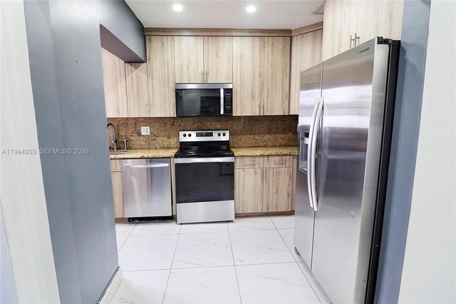 591 SE 5th St, Hialeah, FL 33010