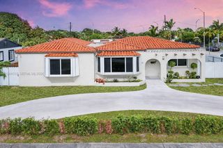 591 SE 5th St, Hialeah, FL 33010