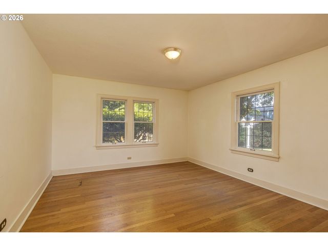 809 Ne JACKSON SCHOOL Rd, Hillsboro, OR 97124