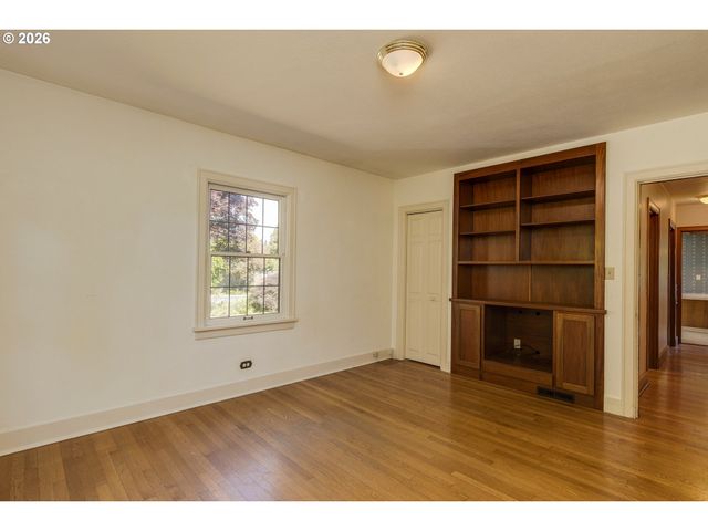 809 Ne JACKSON SCHOOL Rd, Hillsboro, OR 97124