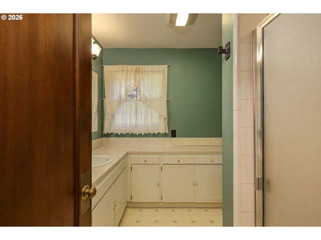809 Ne JACKSON SCHOOL Rd, Hillsboro, OR 97124