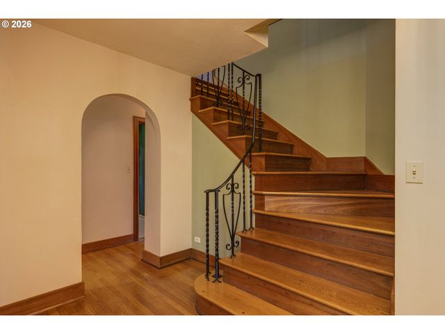 809 Ne JACKSON SCHOOL Rd, Hillsboro, OR 97124