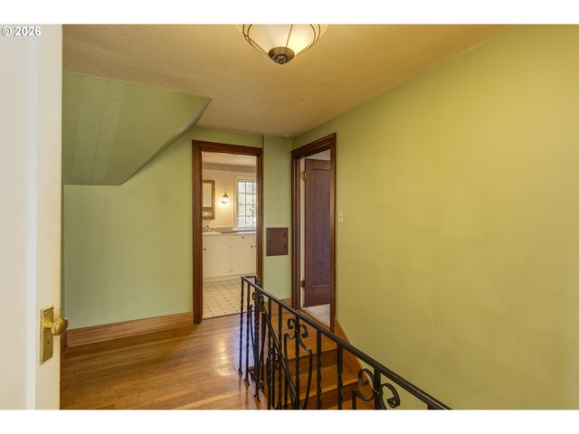 809 Ne JACKSON SCHOOL Rd, Hillsboro, OR 97124