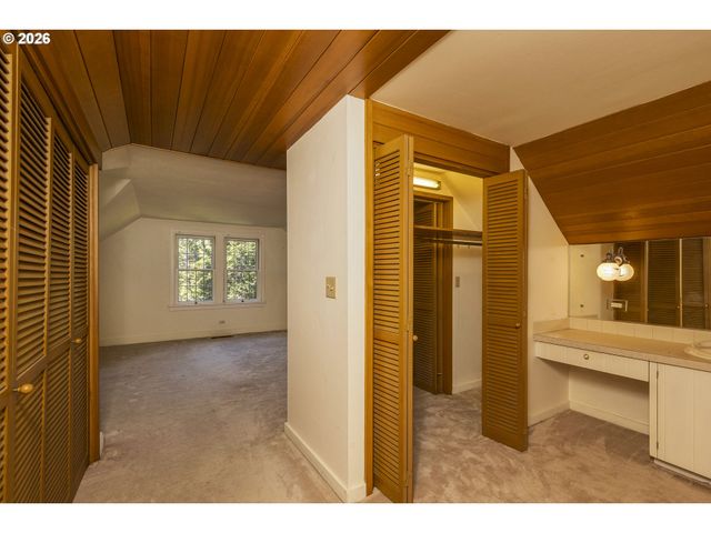 809 Ne JACKSON SCHOOL Rd, Hillsboro, OR 97124