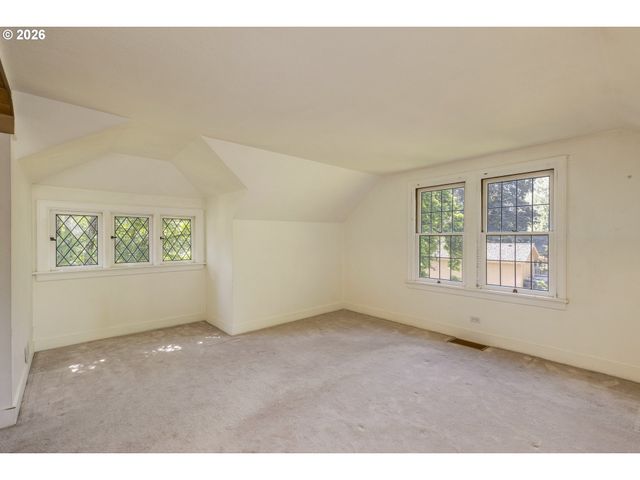 809 Ne JACKSON SCHOOL Rd, Hillsboro, OR 97124