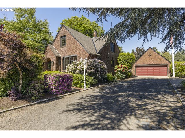 809 Ne JACKSON SCHOOL Rd, Hillsboro, OR 97124