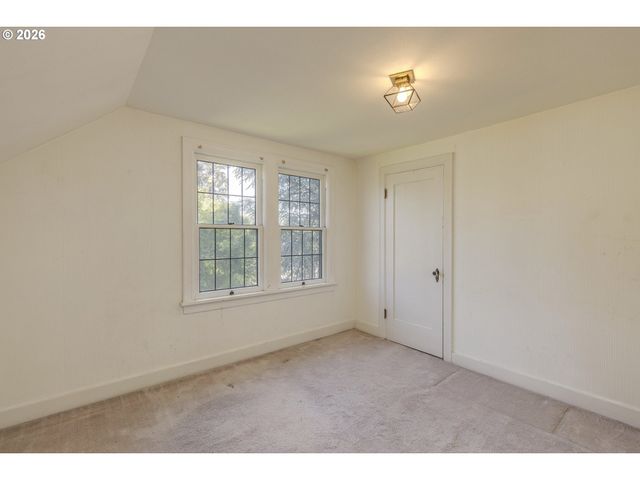 809 Ne JACKSON SCHOOL Rd, Hillsboro, OR 97124