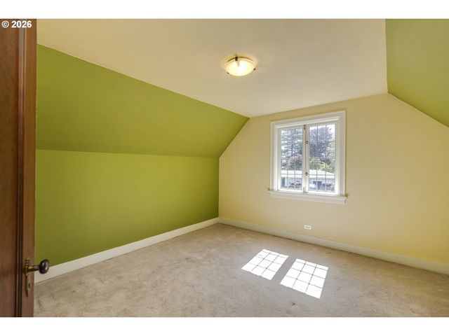 809 Ne JACKSON SCHOOL Rd, Hillsboro, OR 97124