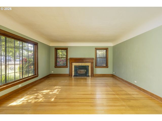 809 Ne JACKSON SCHOOL Rd, Hillsboro, OR 97124