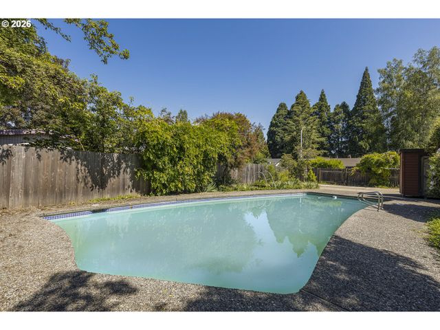 809 Ne JACKSON SCHOOL Rd, Hillsboro, OR 97124