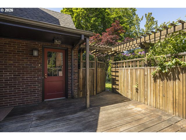 809 Ne JACKSON SCHOOL Rd, Hillsboro, OR 97124