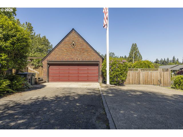 809 Ne JACKSON SCHOOL Rd, Hillsboro, OR 97124