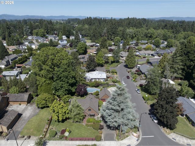 809 Ne JACKSON SCHOOL Rd, Hillsboro, OR 97124