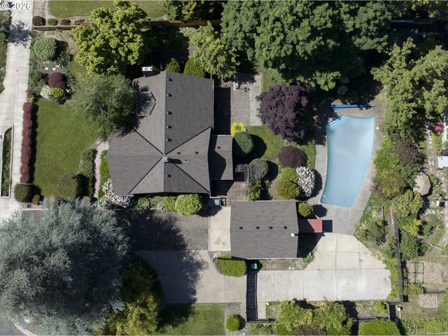 809 Ne JACKSON SCHOOL Rd, Hillsboro, OR 97124