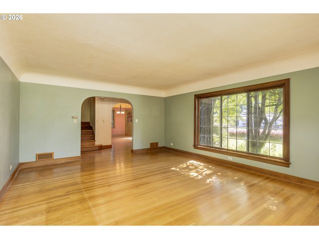809 Ne JACKSON SCHOOL Rd, Hillsboro, OR 97124