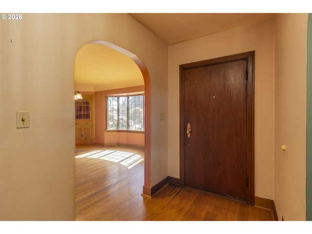 809 Ne JACKSON SCHOOL Rd, Hillsboro, OR 97124