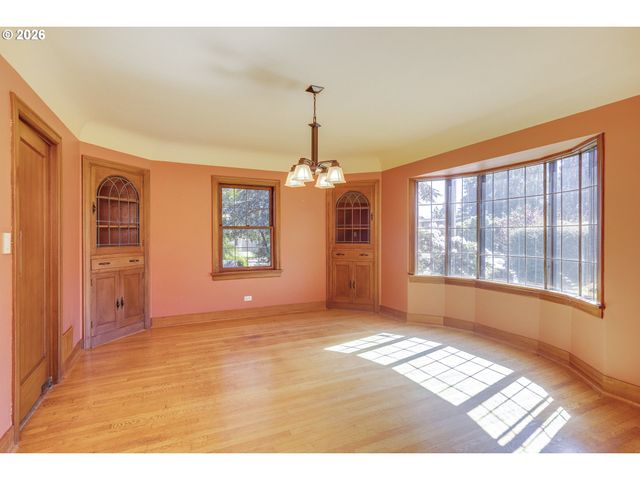 809 Ne JACKSON SCHOOL Rd, Hillsboro, OR 97124