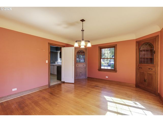 809 Ne JACKSON SCHOOL Rd, Hillsboro, OR 97124