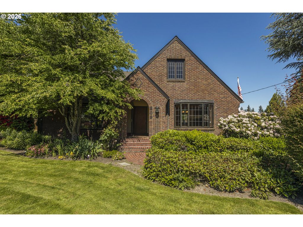 809 Ne JACKSON SCHOOL Rd, Hillsboro, OR 97124